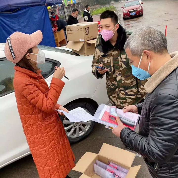 厉庆全力为企业奔走,有效解决企业防护物资紧缺等问题。图片来源于东阳市企业家协会微信公众号